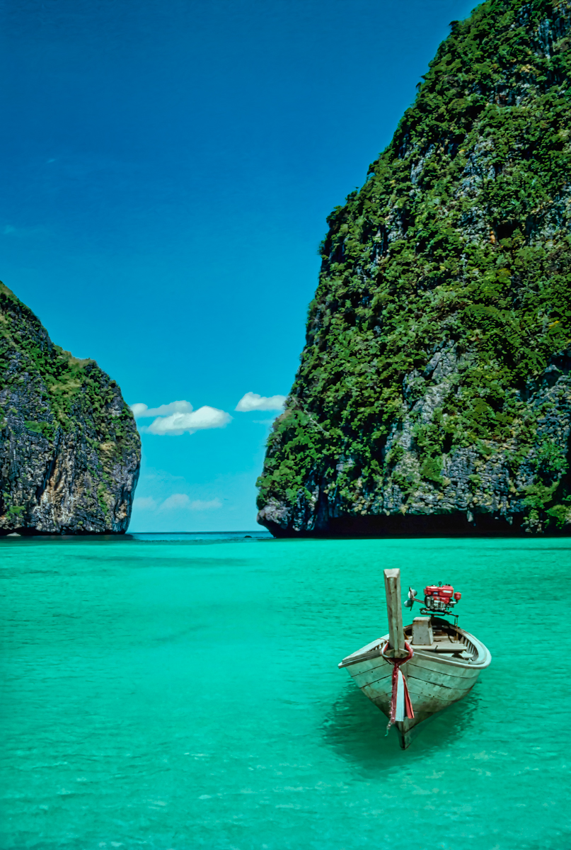 Long tail boat on the beautiful sea